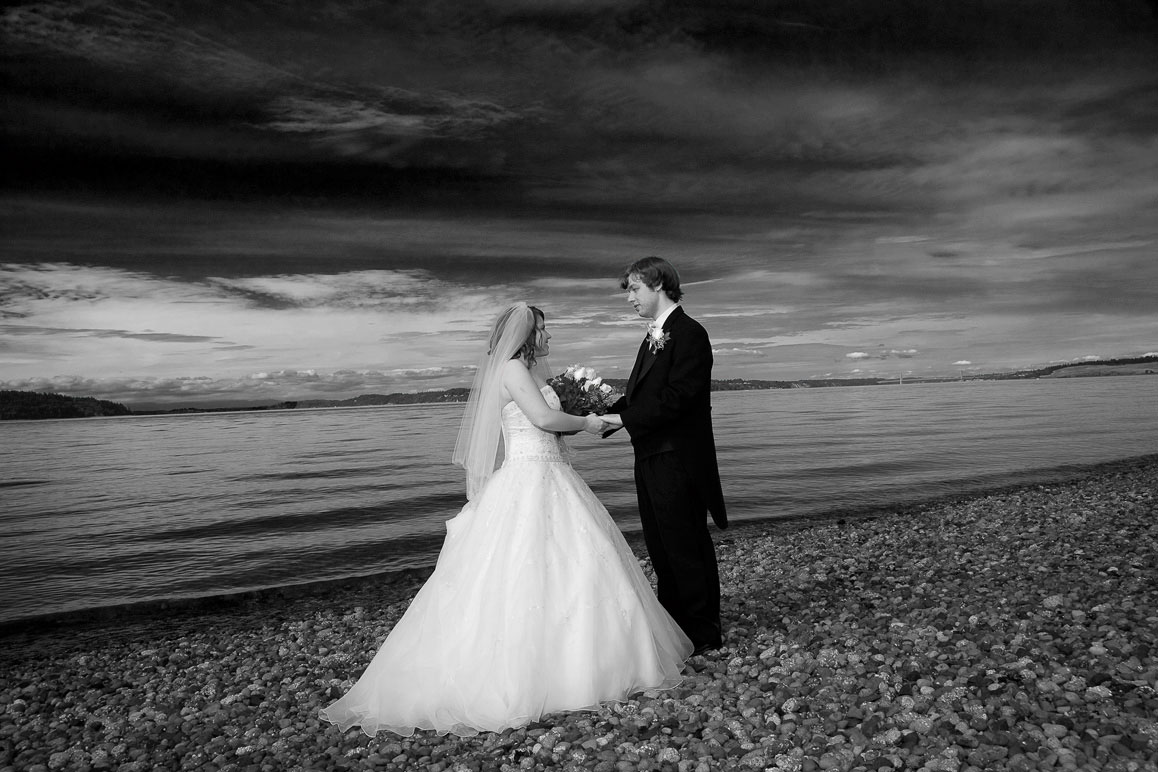 Seattle wedding photographer Tom Ellis Photography. Black and white photo of bride and groom on the beach at the Tacoma Narrows