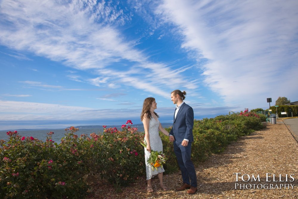 Seattle area courthouse elopement wedding. Tom Ellis Photography