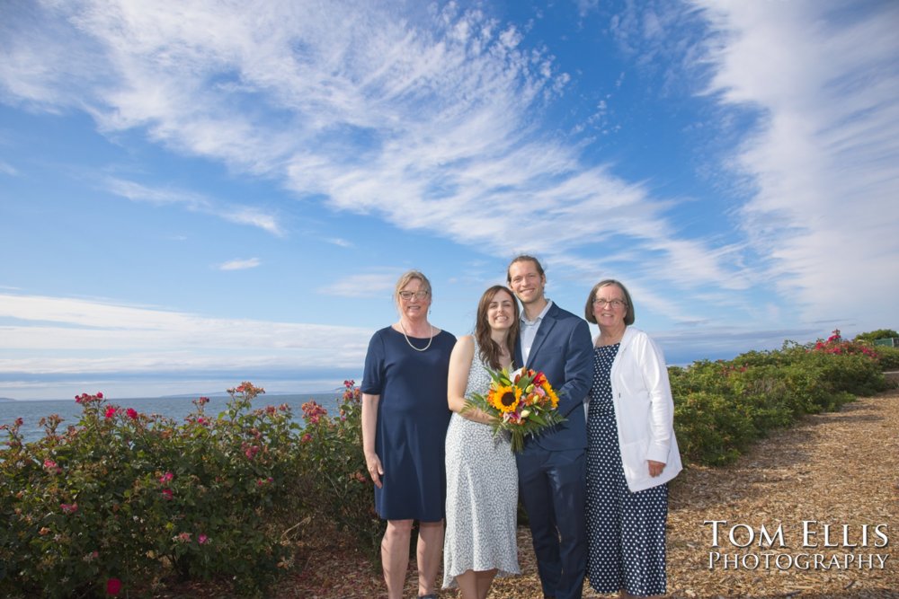 Seattle area courthouse elopement wedding. Tom Ellis Photography